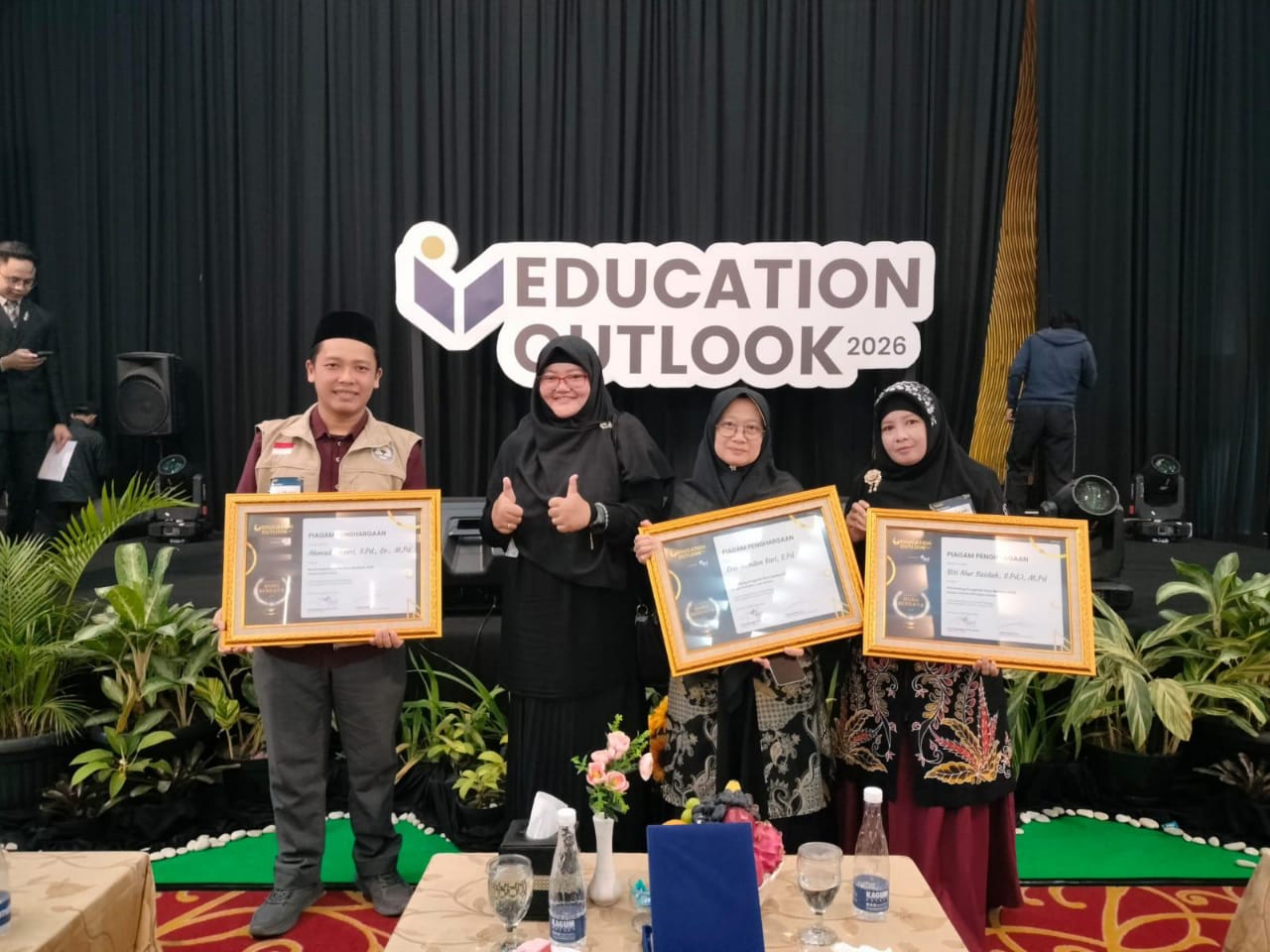 Ahmad Khoeri, Sang Pegiat Literasi Dari SMPN 1 Bangodua Kabupaten Indramayu Raih Penghargaan Guru Berdaya 2025