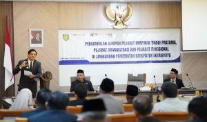 Bupati Lucky Hakim Lantik dan Ambil Sumpah 60 Pejabat di Lingkungan Pemkab Indramayu