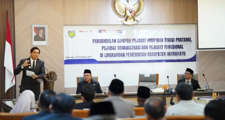 Bupati Lucky Hakim Lantik dan Ambil Sumpah 60 Pejabat di Lingkungan Pemkab Indramayu