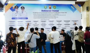 Deklarasi Damai Ratusan Calon Kuwu se-Kabupaten Indramayu Berjanji Siap Kalah dan Siap Menang Deklarasi Damai: Ratusan Calon Kuwu se-Kabupaten Indramayu Berjanji Siap Kalah dan Siap Menang
