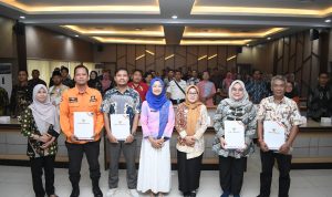 Serahkan Kontrak Kerja PPPK Paruh Waktu, Pemkab Indramayu Dorong ASN Indramayu Profesional Serahkan Kontrak Kerja PPPK Paruh Waktu, Pemkab Indramayu Dorong ASN Indramayu Profesional