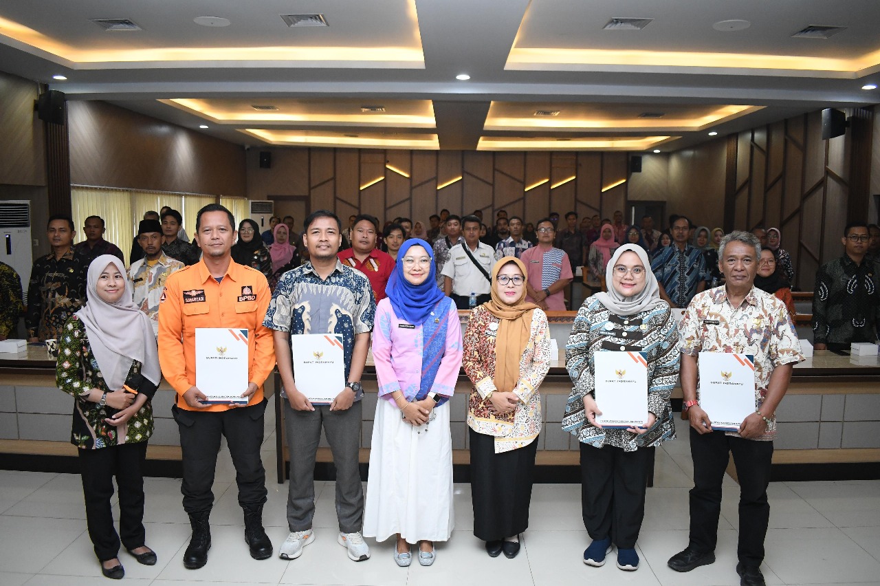 Serahkan Kontrak Kerja PPPK Paruh Waktu, Pemkab Indramayu Dorong ASN Indramayu Profesional